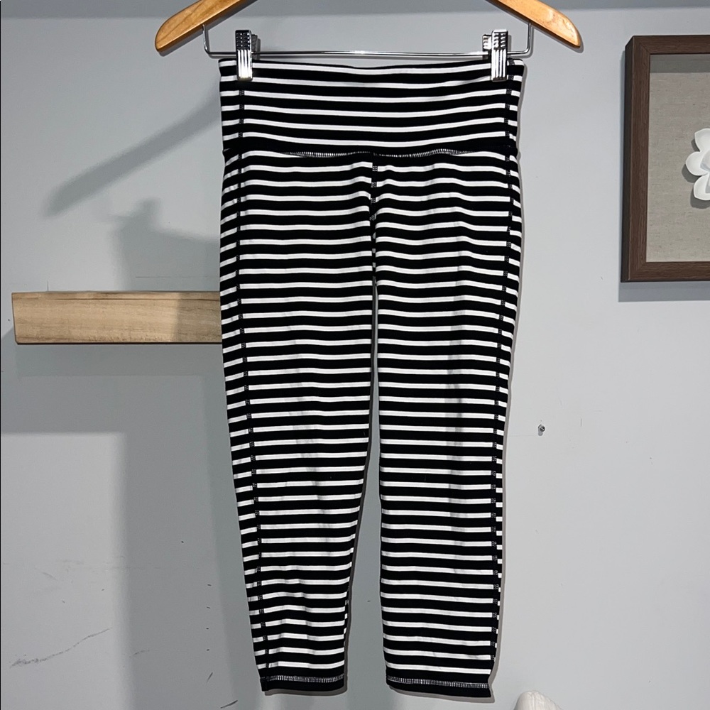 Athleta‎ Chaturanga Striped Capri Leggings.